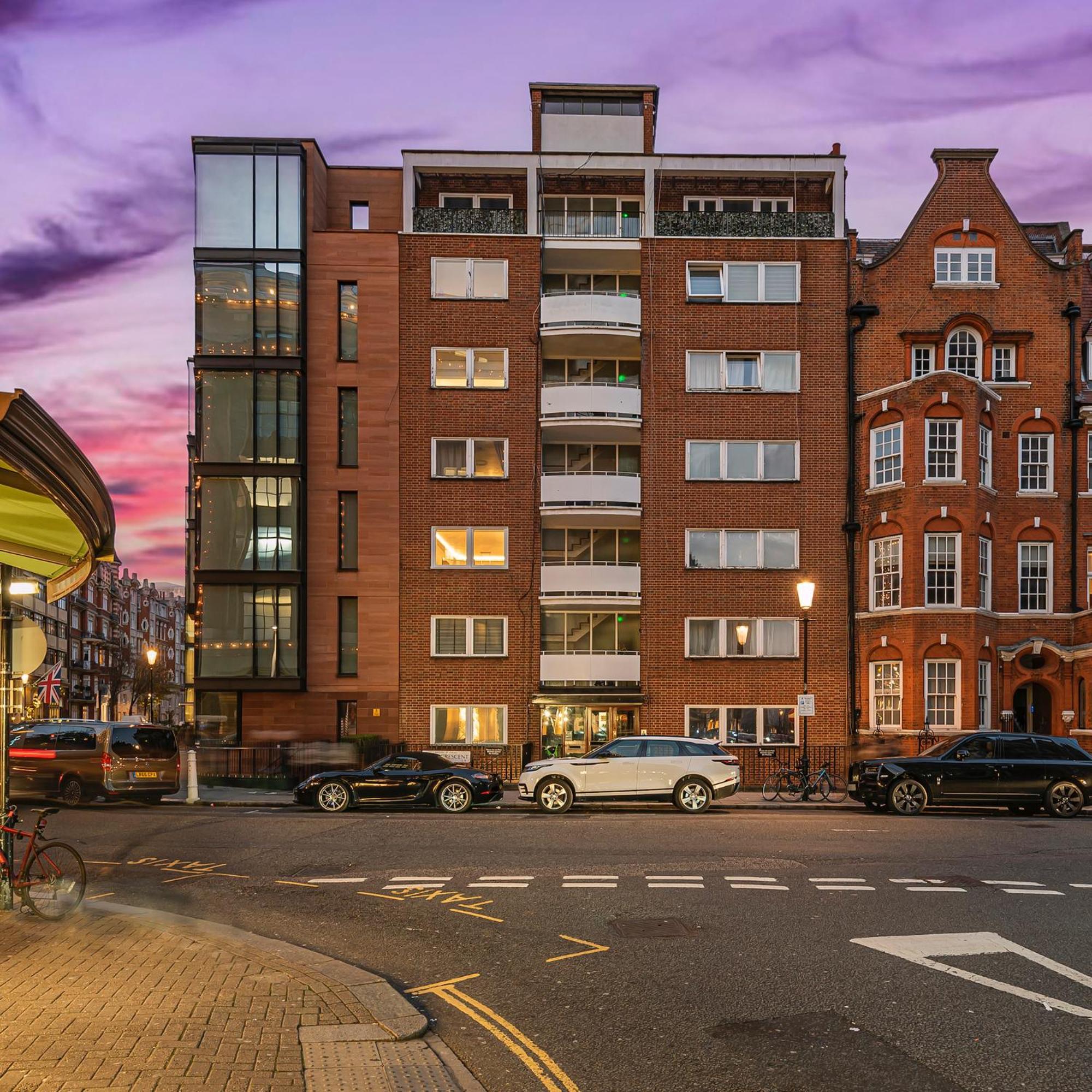 Modern Knightsbridge Apartment With Balcony Overlooking Harrods Prime Location *